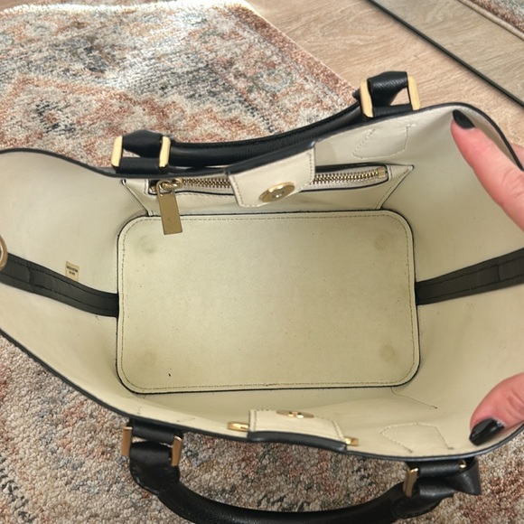 Michael Kors Bag Beautiful condition 🖤⭐️ - Picture 3 of 5